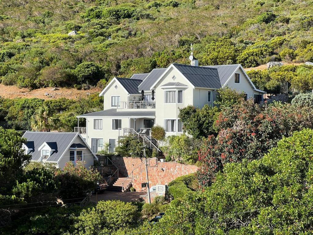 Dunvegan Villa *